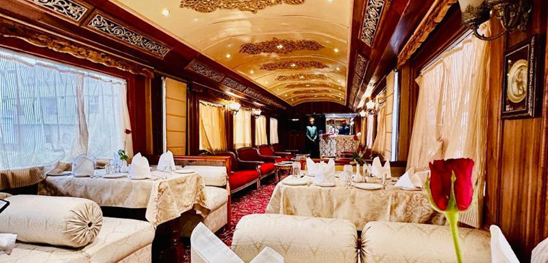 guest welcome in bar of palace on wheels train