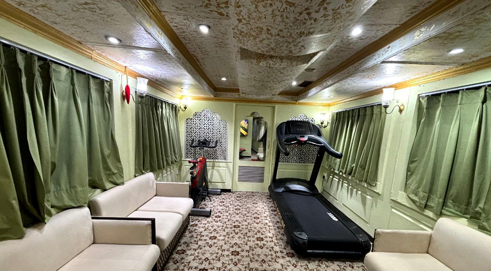 Gym at palace on wheels train