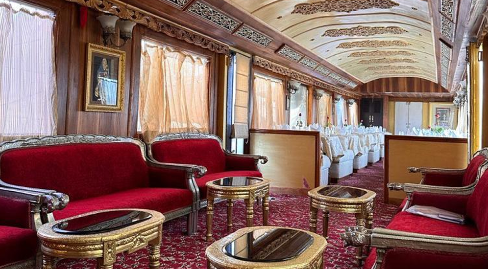 Sitting Lounge in palace on wheels train
