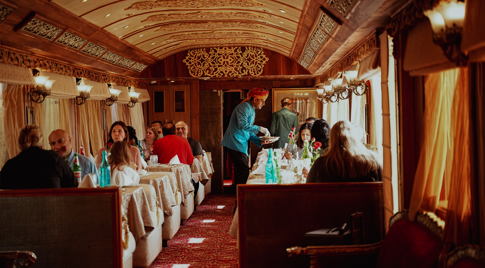 maharaja restaurant palace on wheels train