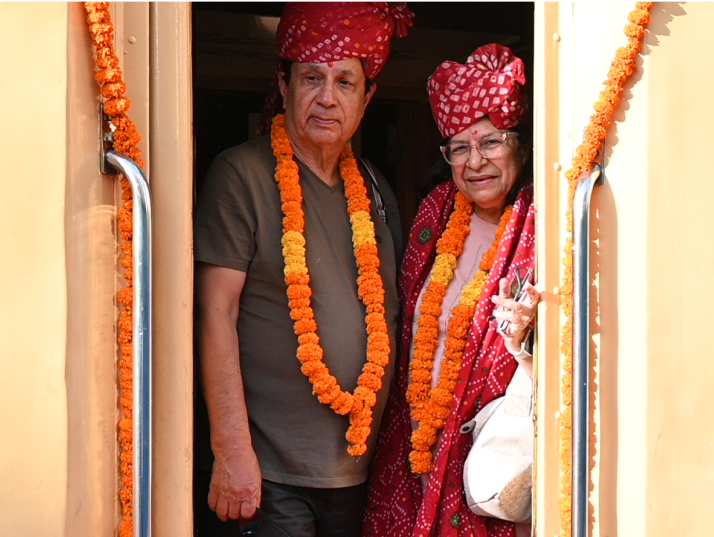 palace on wheels Photo Gallery